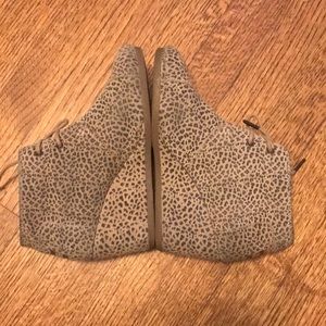 Tom’s Leopard Wedges